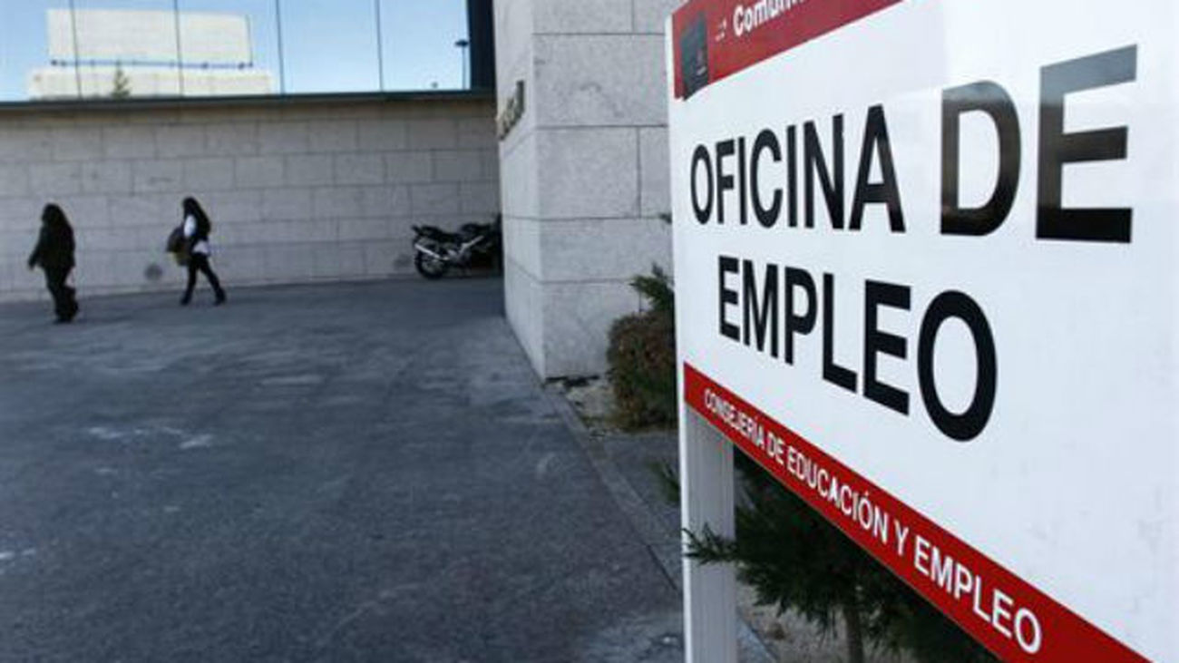 El paro registra en abril la mayor bajada mensual con 129.281 desempleados menos