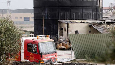 Los bomberos dan por extinguido el incendio de Arganda