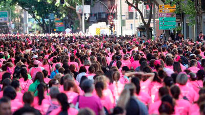 Una marea rosa de 33.000 mujeres inunda las calles de Madrid