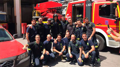 El tenista Djokovic visita por sorpresa el Parque de Bomberos de Manuel Becerra