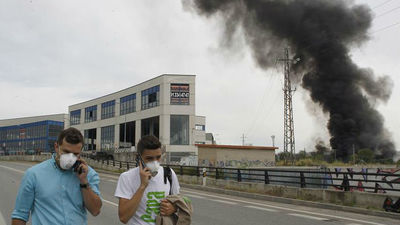 La Guardia Civil sigue investigando las causas de la explosión de la nave de Arganda