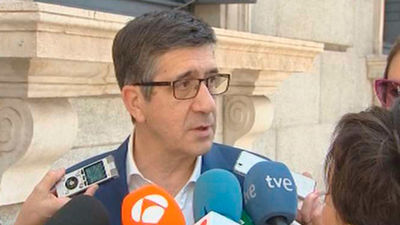 Patxi López pide Susana Díaz y Pedro Sánchez que pongan coto  a un "choque de trenes"