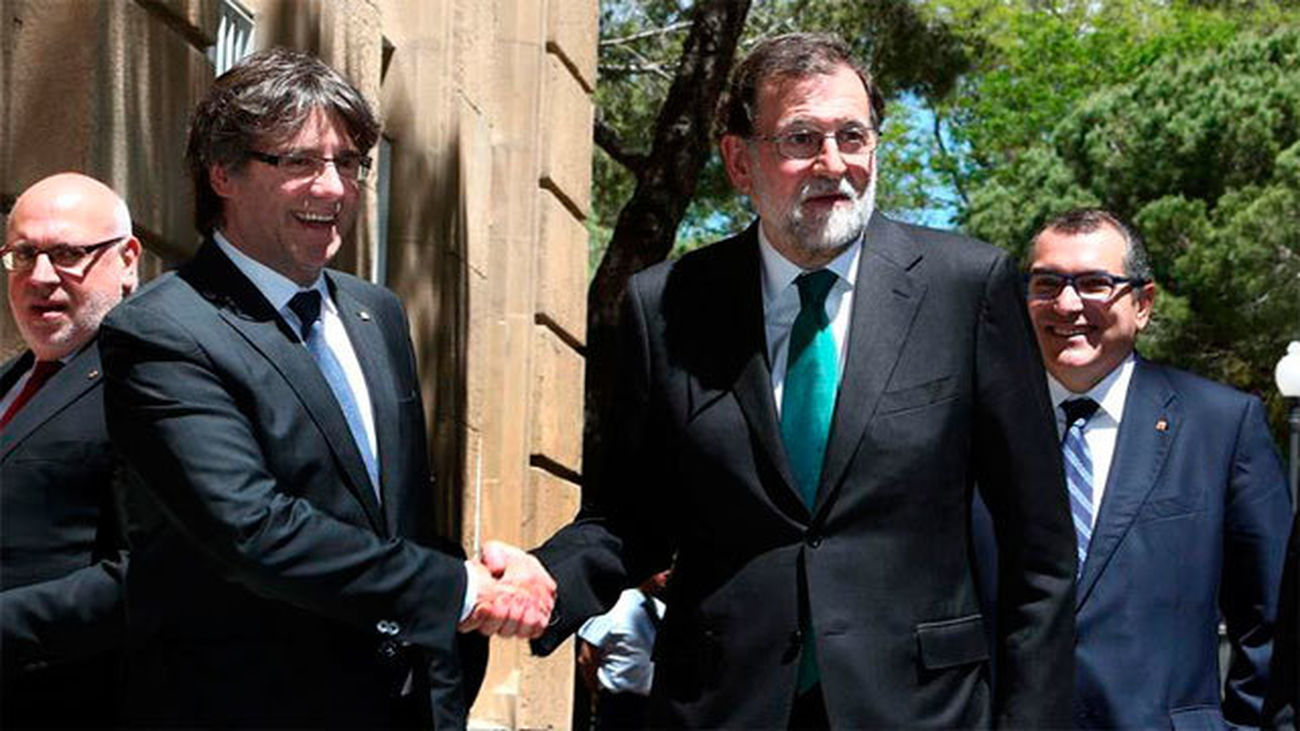Rajoy llama ante Puigdemont a evitar "toda tentación de desconexión y aislamiento"