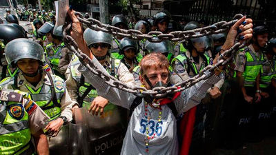 El chavismo pide enjuiciar a la fiscal y prohibirle su salida del país