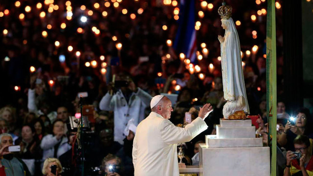 El Papa Francisco ante la virgen de Fátima