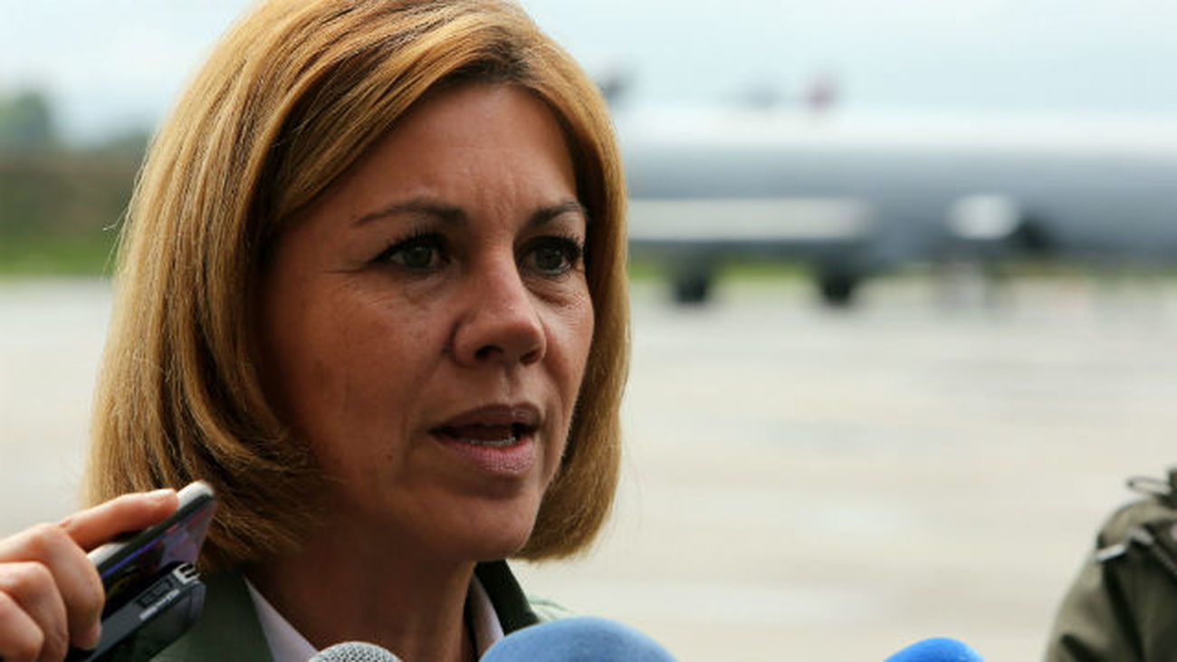 La ministra de Defensa de España, María Dolores de Cospedal, responde preguntas a la prensa