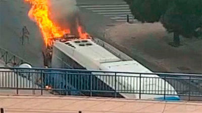 Autobús en llamas en Entrevías