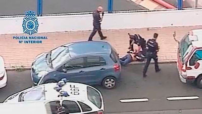 Detenido en Las Palmas un hombre que deambulaba con un hacha