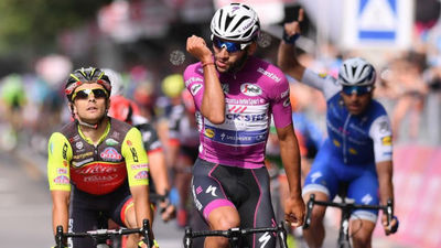 Gaviria suma su 'triplete' en el Giro en Reggio Emilia