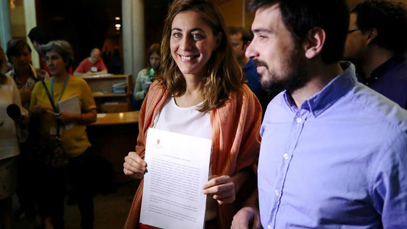 La diputada de Podemos Lorena Ruiz Huerta y el senador Ramón Espinar registran hoy en la Asamblea de Madrid una moción de cent