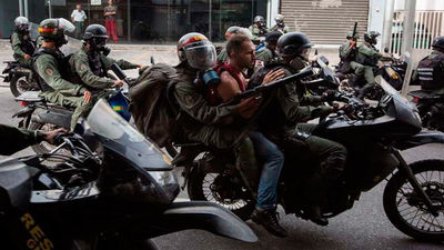 Tres muertos, ocho heridos y saqueos sacuden el estado natal de Hugo Chávez