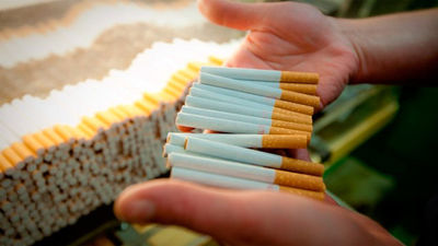 La mitad de los españoles a favor de prohibir fumar en los coches privados