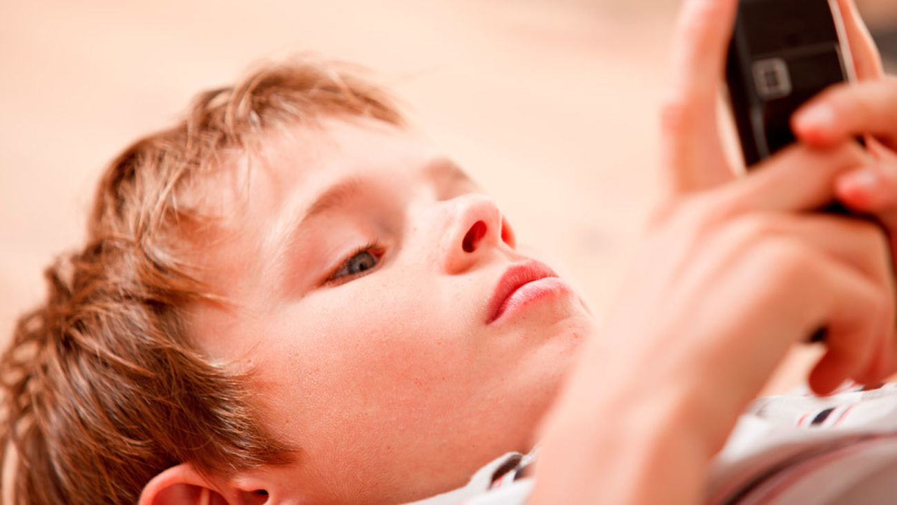 Cosas de padres: Los niños y los teléfonos móviles