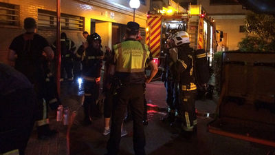 Atendidos trece vecinos por un incendio en una vivienda en Retiro