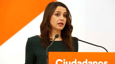 Arrimadas acusa a Iglesias de ser "oxígeno" y "salvavidas" del independentismo