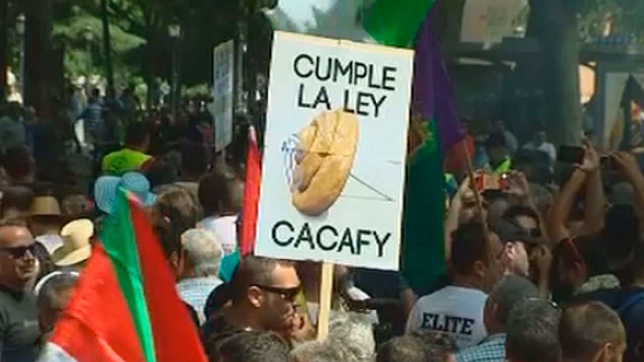 Huelga de taxis en Madrid contra "la competencia desleal" de Uber y Cabify