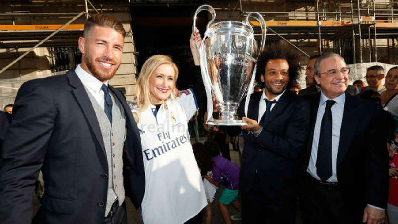 Cifuentes recibe a las campeones: "Estáis en otra galaxia"