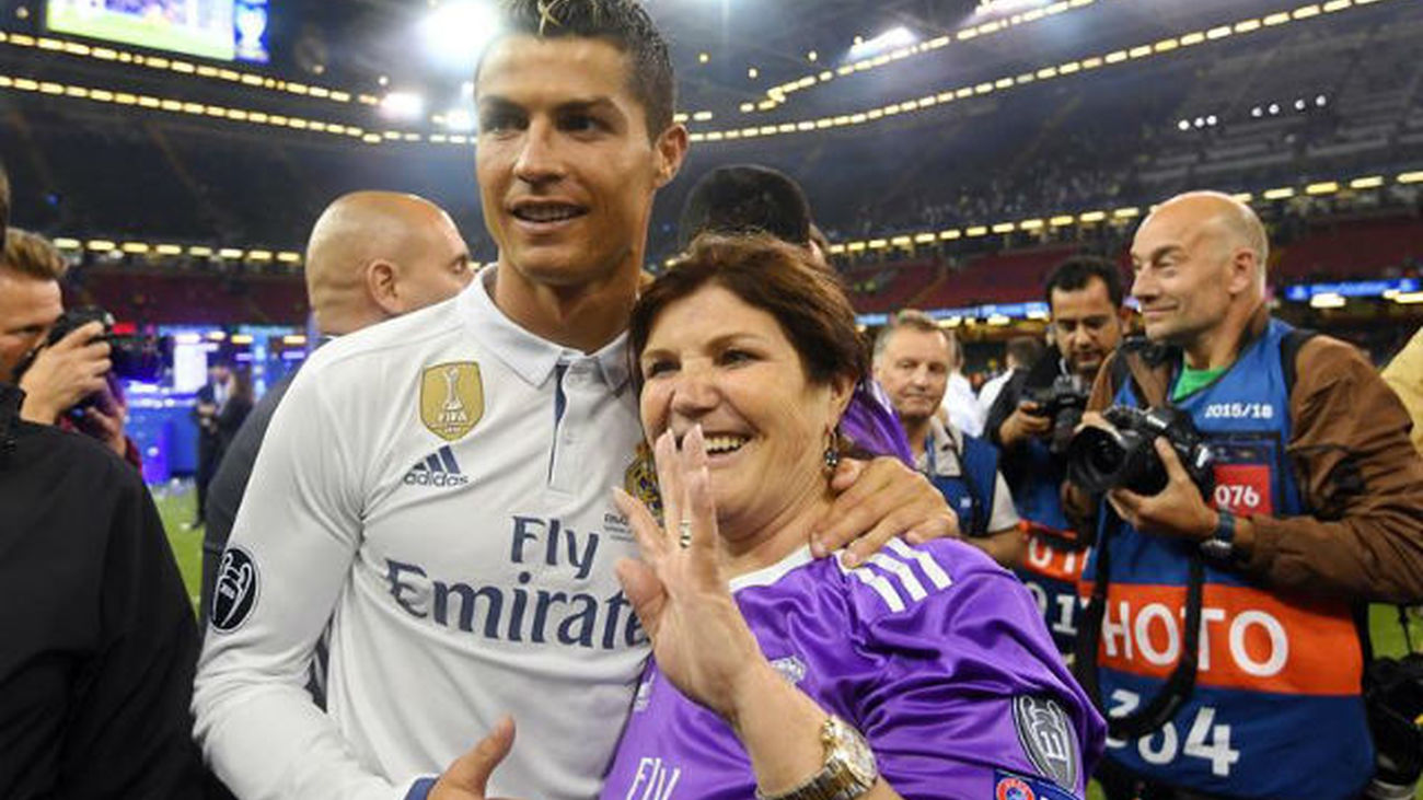 Cristiano Ronaldo con su madre