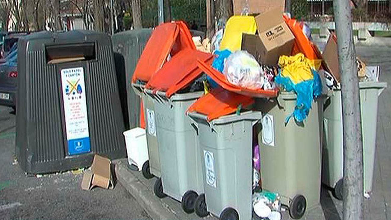 Los sindicatos de recogida de basuras desconvocan la huelga del 12 de junio