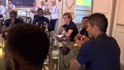 El 'feo' de Griezmann a Varane tras ganar la Champions