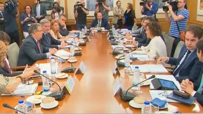 El Gobierno 'hilvana' el pacto contra la violencia machista y quiere cerrarlo este año