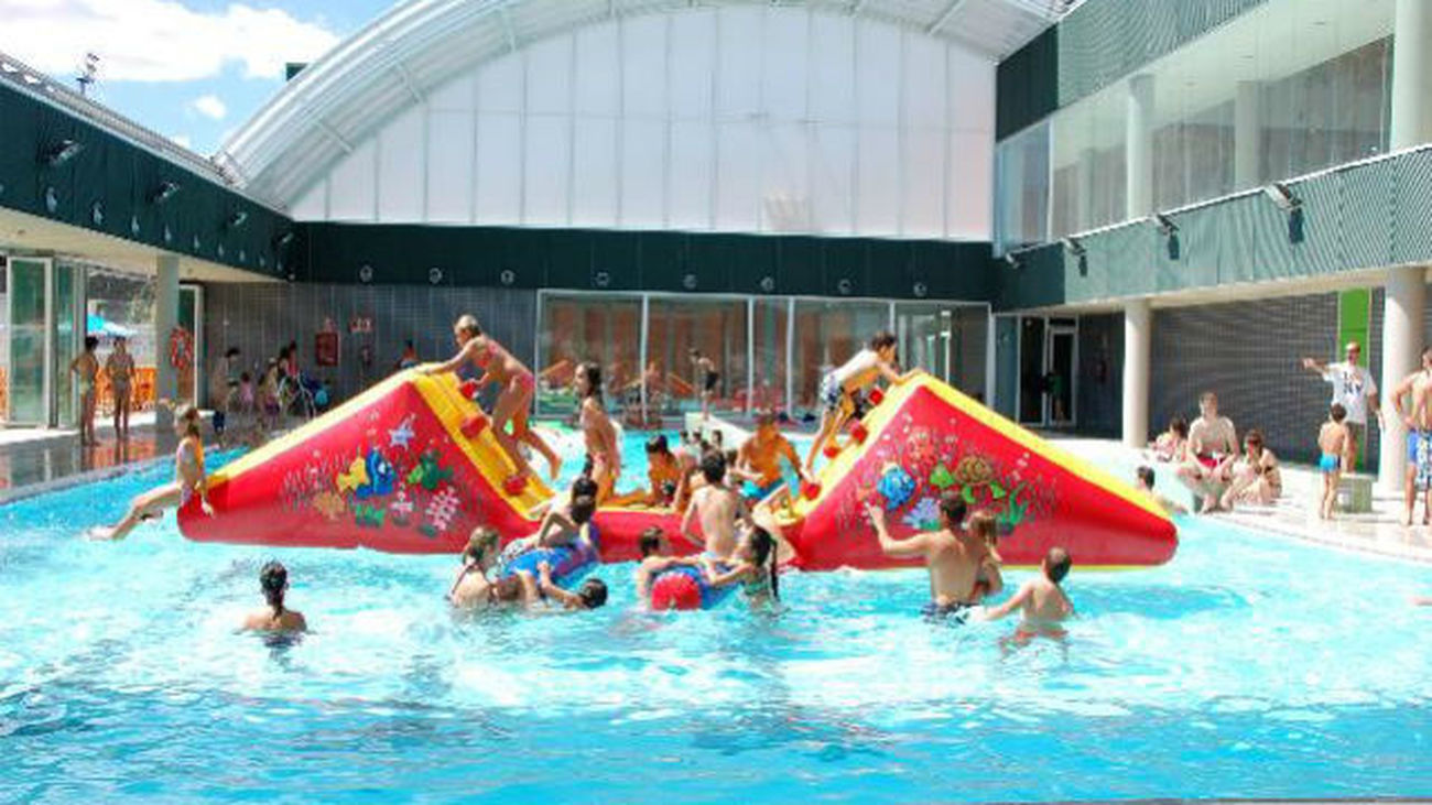 Muere ahogado un niño de 12 años en la piscina municipal de Arganda