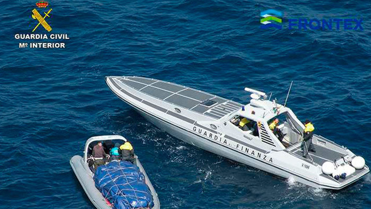 La Guardia Civil detecta una embarcación  con 1413 kilos de marihuana en el Mar Adriático