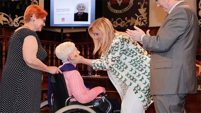 Cifuentes distingue a 21 mayores centenarios de la región como 'Graduados en la Experiencia'