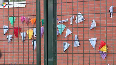 Padres del Instituto Neil Amstrong de Valdemoro se manifiestan y reclaman soluciones contra el calor