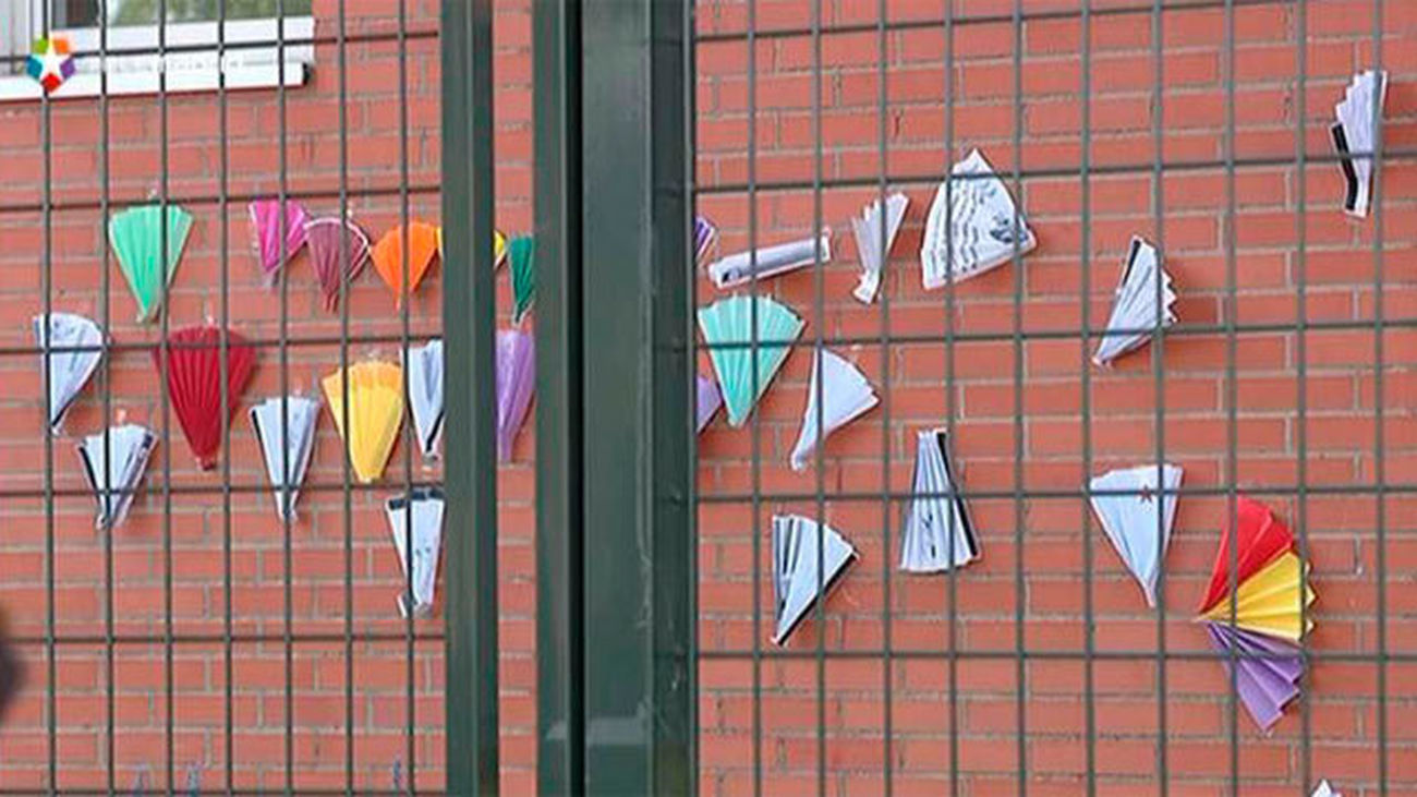 Padres del Instituto Neil Amstrong de Valdemoro se manifiestan y reclaman soluciones contra el calor