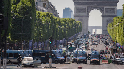 Muere el autor de un ataque contra la Policía en los Campos Elíseos