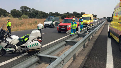 Muere un motorista al chocar contra un quitamiedos en Villanueva de la Cañada