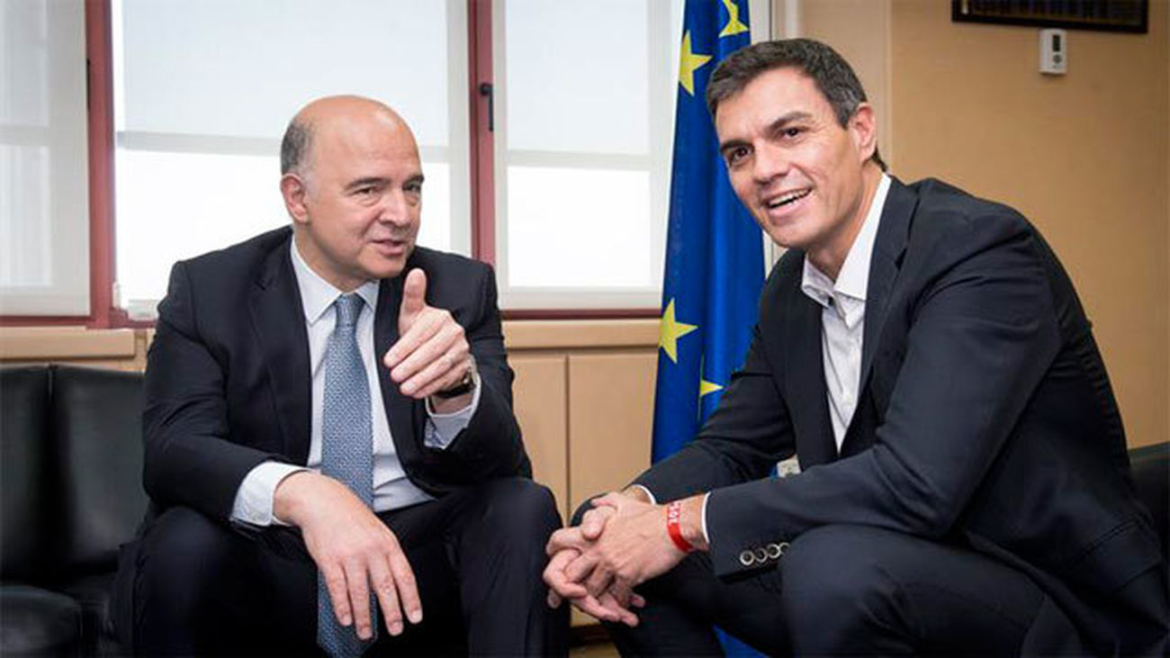 Pierre Moscovici con Pedro Sánchez
