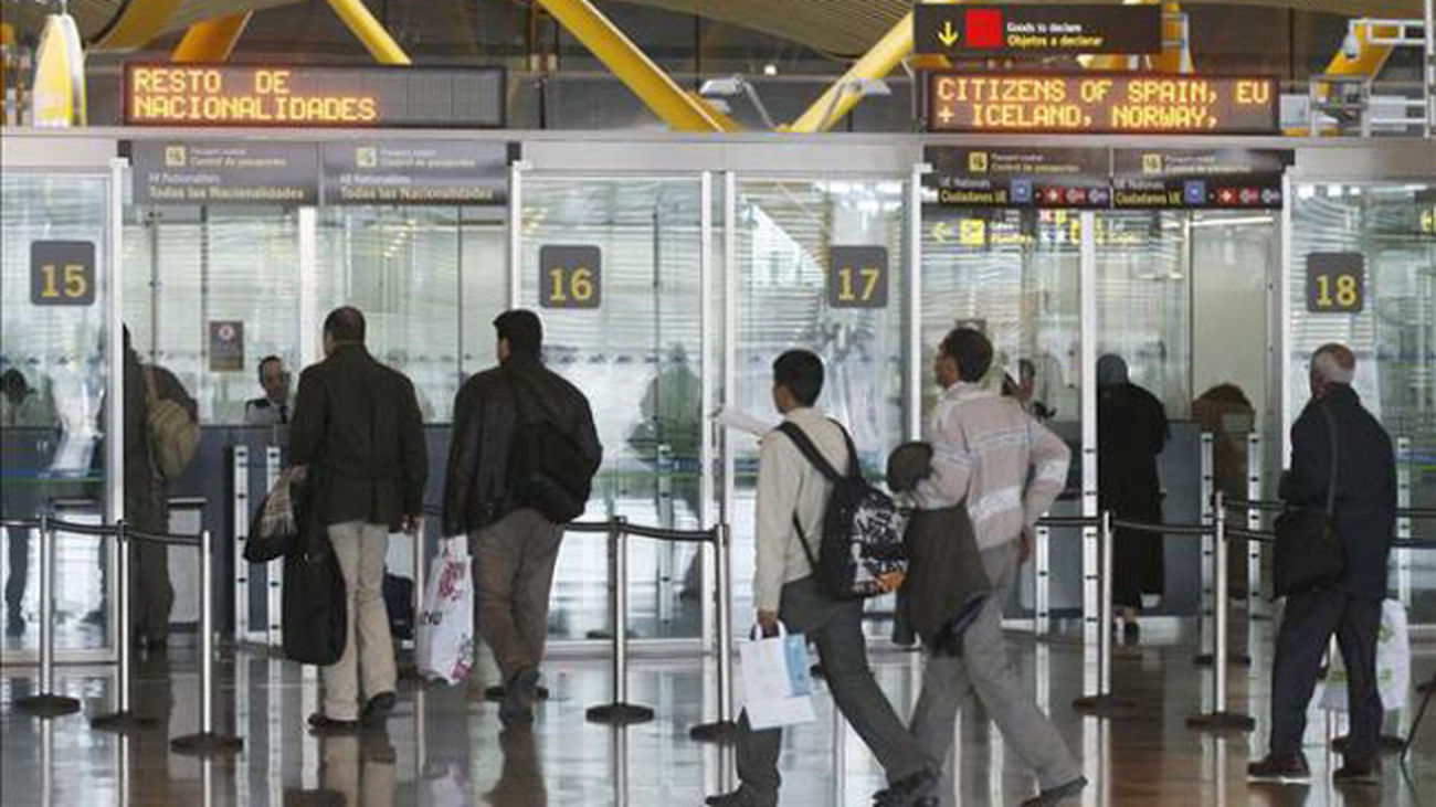 Tres detenidos con 50 kilos de cocaína líquida inyectada en cocos frescos