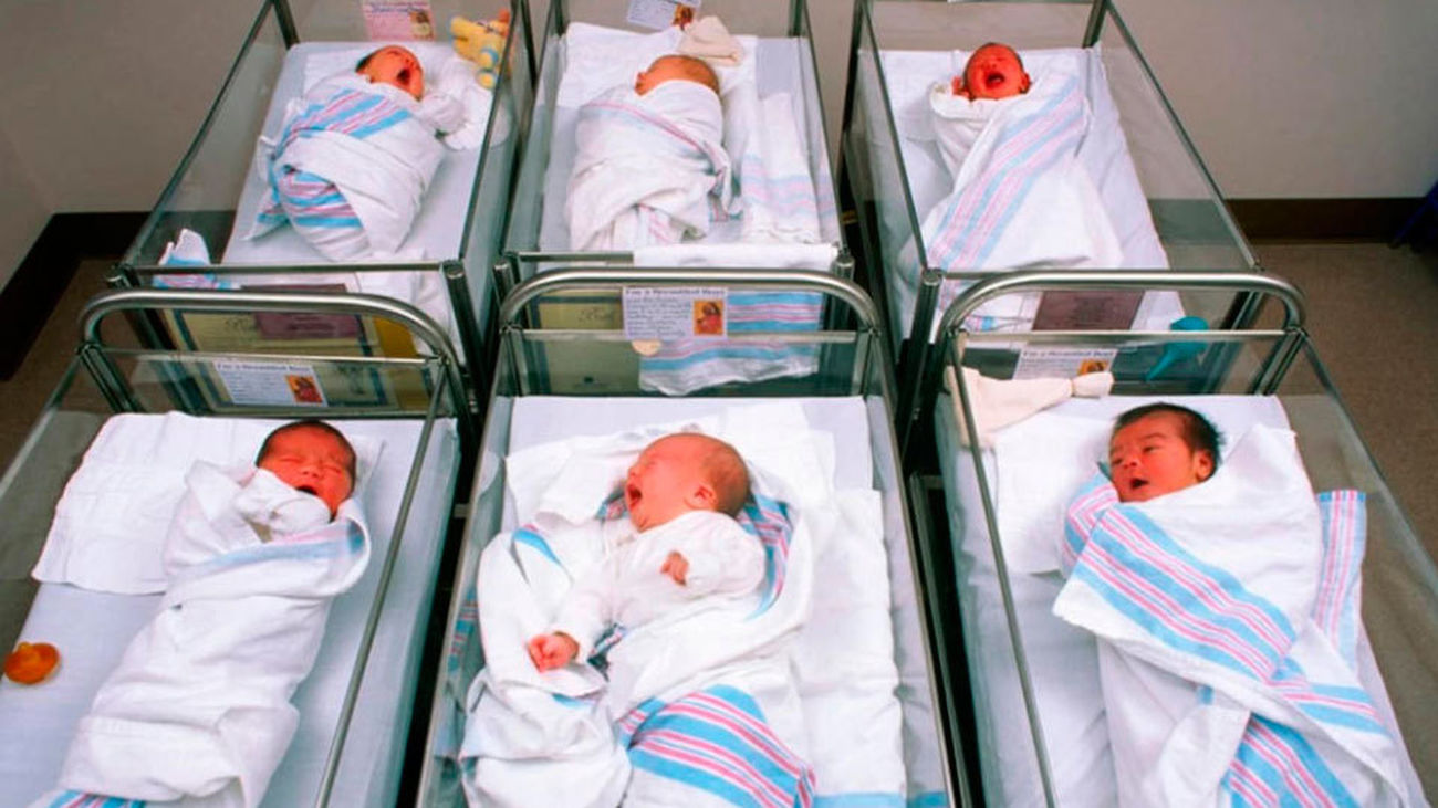 España registra otra vez más muertes que nacimientos en 2016