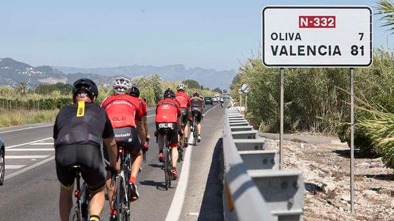 La mitad de los conductores no respeta el metro y medio de seguridad con ciclistas