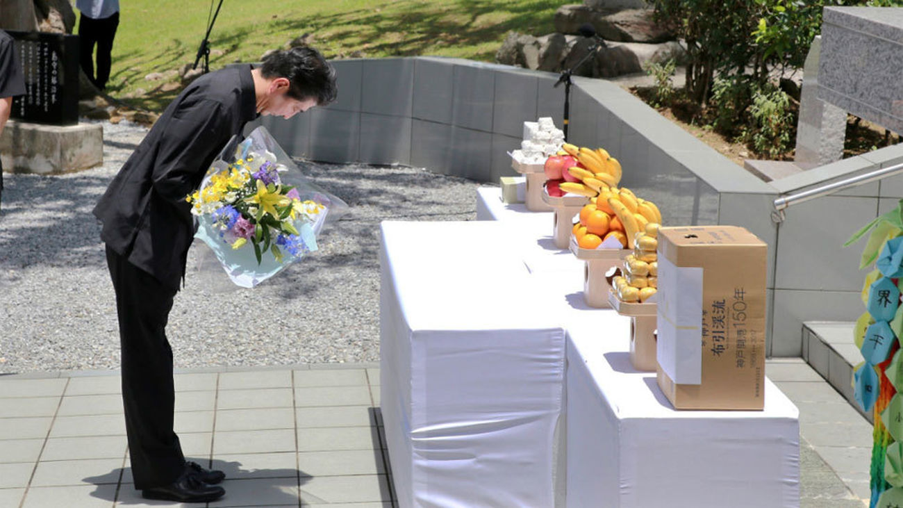 Ofrenda floral en Okinawa en el aniversario de una de las batallas más cruentas de la II Guerra Mundial