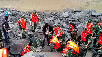 Un desprendimiento sepulta un pueblo en China y deja 120 desaparecidos