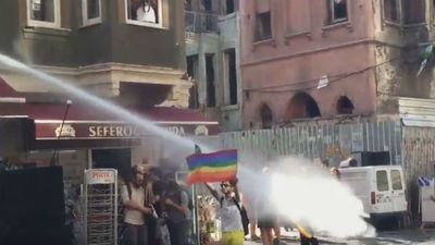 Colectivos homosexuales desafían a las autoridades turcas y celebran marcha