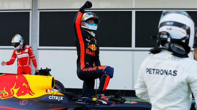 GP Azerbaiyán: Ricciardo vence en medio de una alocada carrera; Sainz 8º y Alonso 9º