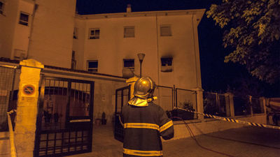 Dos ancianos mueren en el incendio de una residencia de mayores de Cádiz
