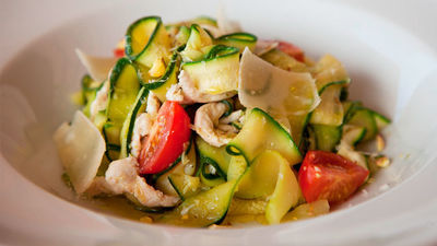 Cintas de calabacín a la lima con mantequilla