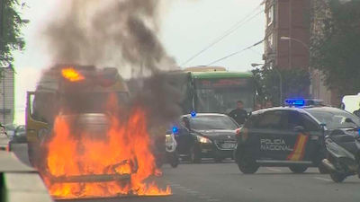 Arde un coche en Batán