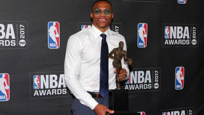 Westbrook culmina una temporada histórica con el MVP