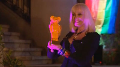 La artista italiana Raffaella Carrá recibe el Premio World Pride 2017