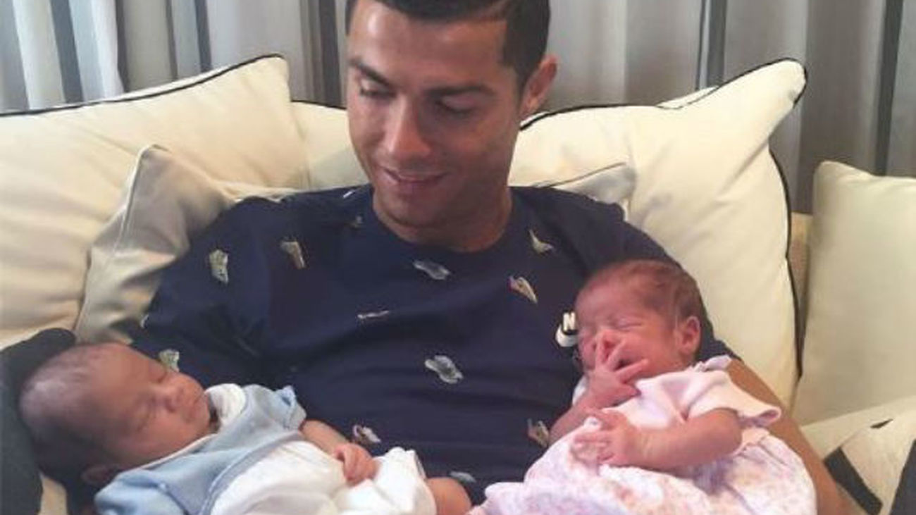 Cristiano Ronaldo con sus hijos