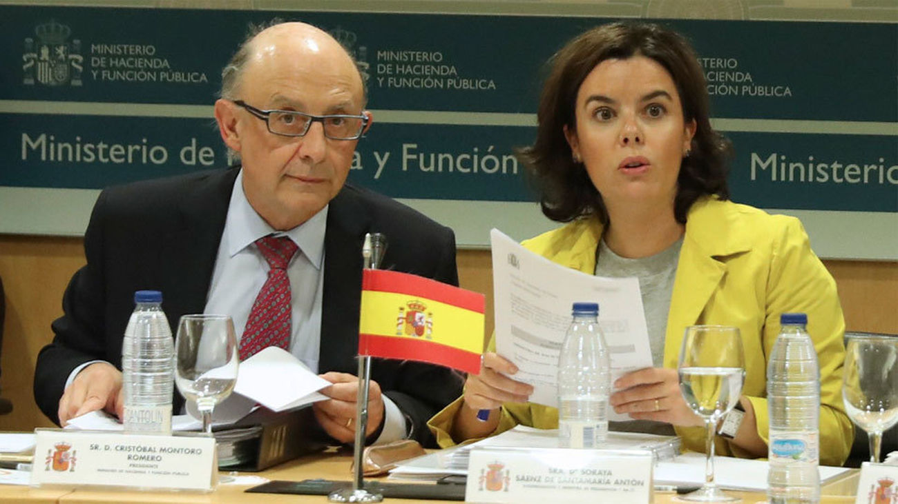 Montoro y Sáenz de Santamaría en la reunión del Consejo de Política Fiscal y Financiera