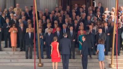 Todos los partidos creen que Don Juan Carlos debió estar en el homenaje a los constituyentes