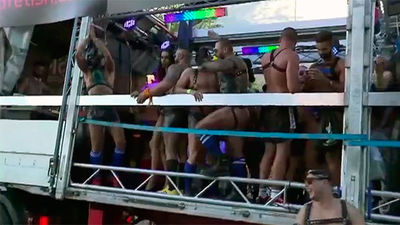 Record de carrozas ¡52! en el desfile del orgullo