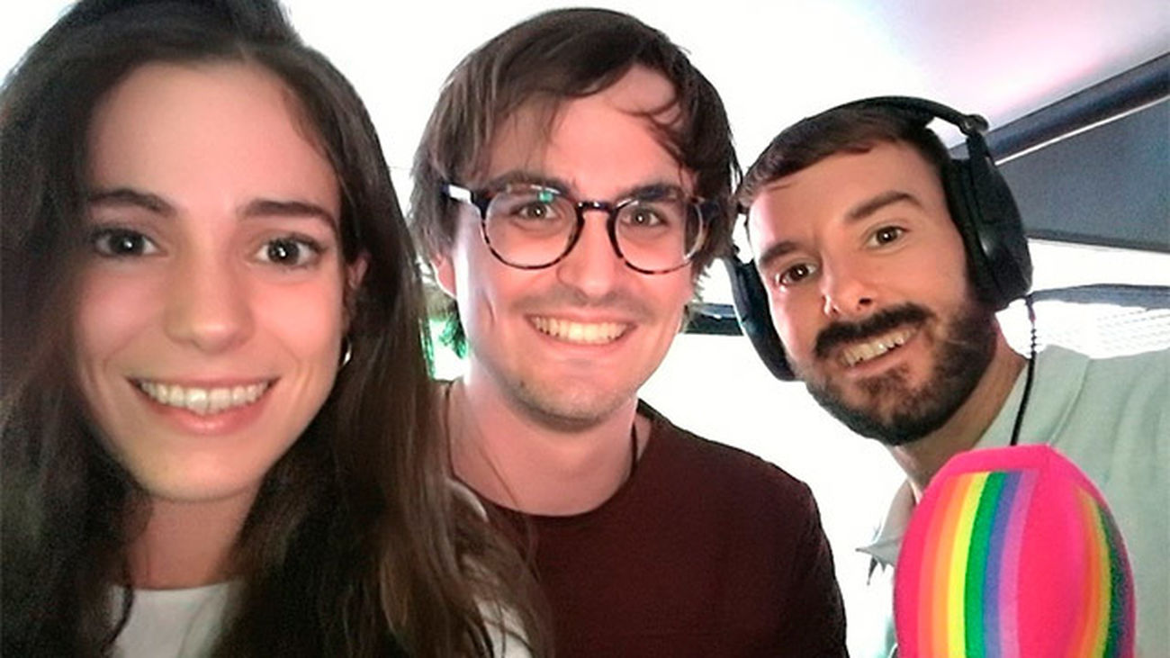 Los del Kiwi, con Alberto Schwarzmann (Telemadrid.es) en la carroza de Telemadrid